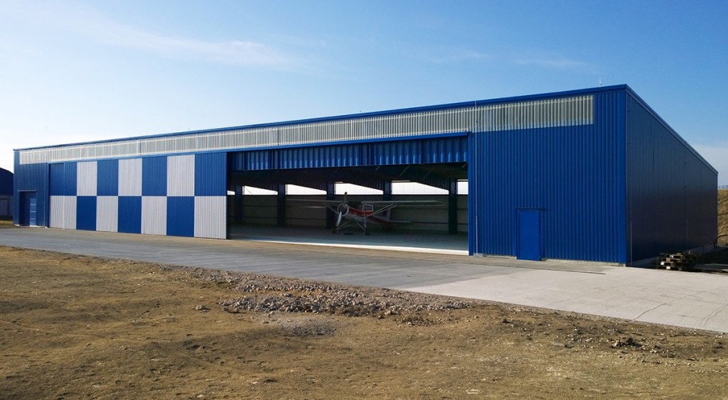Hangar_pultova_strecha_neizolovana_hala_2ks_18m_posuvnych_vrat2-1200x660